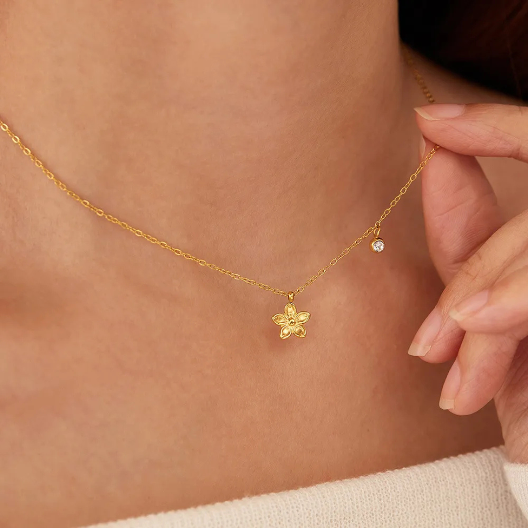 BloomEssence | Collana in Acciaio Inossidabile con Motivo Floreale