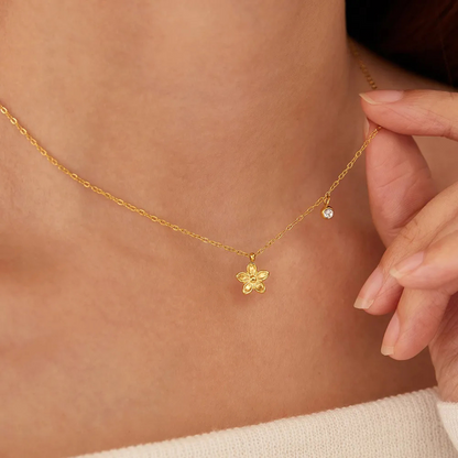 BloomEssence | Collana in Acciaio Inossidabile con Motivo Floreale